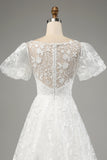 Elfenbeinfarbenes A-Linien-Brautkleid mit Puffärmeln und Applikationen